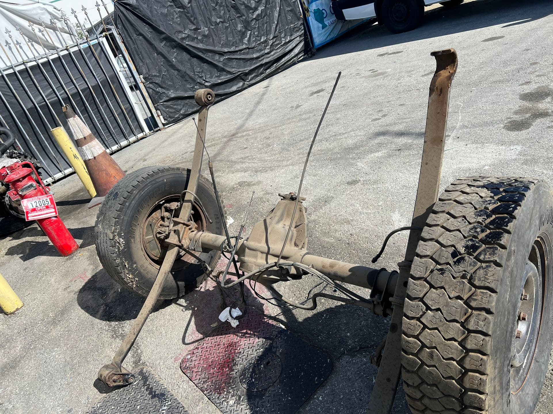 2015 Sprinter Van Complete Rear End ( Diferential) - Image 1